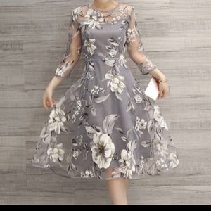 Floral dress tea length light gray with white flowers XL